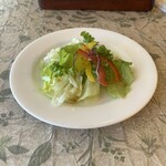 香草イタリア料理あらじん - ランチサラダ、120円。