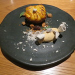 ラ・ボンヌターブル - デザート：熱々！安納芋のスイートポテトを乗せた焼き林檎、シナモン香るクランブル、キャラメルのアイス、赤ワインに漬けたレーズン、黒豆きなこのメレンゲ2