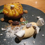 ラ・ボンヌターブル - デザート：熱々！安納芋のスイートポテトを乗せた焼き林檎、シナモン香るクランブル、キャラメルのアイス、赤ワインに漬けたレーズン、黒豆きなこのメレンゲ1