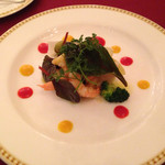 マゼランズ - シュリンプと帆立貝のマリネ、ミックスビーン添え