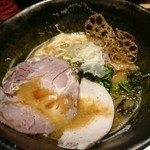 鶏と海老 時々煮干しの鶏soba。 醤油がたったしっかり目の鶏白湯メン。これも捨てがたい！