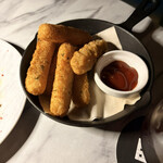 サザン ダイニング ラウンジ - 揚げチーズ