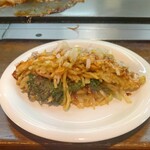 広島鉄板 お好み焼き Re.半田流 - 小皿に取り分けました (2026.04.08)