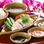 Hainanese chicken rice (steamed) [large serving of meat + 200 yen, large serving of rice + 100 yen]