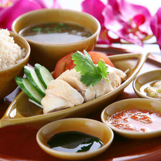 Singapore's representative dish [Hainanese chicken rice] (Hainanese chicken rice)