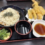 資さんうどん - 料理写真:ほど無く注文した大海老天ざるうどん１０１９円の出来上がりです。