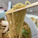 珍々軒 - 麺の感じ