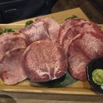 燒肉一心Tansuke 旦 有樂町 - 厚切りタン、上タン塩 黒白、仙台牛タン 