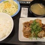 松屋 - 料理写真:鶏のバターしょうゆ炒め定食
