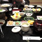 喜楽 - バランスの良い朝食♪　茶碗蒸し・イカソーメン・豆乳湯豆腐・　サラダ　・ヨーグルト・炙りカレイ他