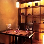 wa-fu-ya なかなか - 完全個室　全5部屋完備！

ゆったりお過ごしいただける完全個室のお部屋は、4名様用テーブルが2卓。

6名～8名様のお座敷個室が2卓、8名～12名様の個室が1卓ございます。

組み合わせて最大30名様までのお席をご用意いたします。

心安らぐ雰囲気とモダンな店内でお楽しみ下さいませ。

