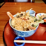 はも・天然ふぐ 銀座 福和 - ふぐ、はも野菜はみ出し天丼 味噌汁、小鉢、漬け物付き
