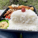 ほかほか弁当 - 嫁さんがくれた((´▽｀)ｱﾘｶﾞﾄ!
【雪だるま弁当】になった(笑)