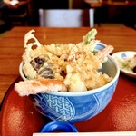 はも・天然ふぐ 銀座 福和 - ふぐ、はも野菜はみ出し天丼 味噌汁、小鉢、漬け物付き