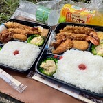 ほかほか弁当 - 外で食べる　お弁当　美味しい(´ч`   *)ﾝｰ