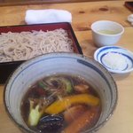 Teuchi Soba Konaya - 夏野菜と鶏のせいろ