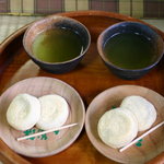 Nikendiyamochikadoyahonten - 二軒茶屋餅　2個（150円）×2　