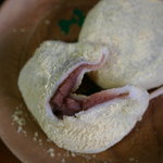 Nikendiyamochikadoyahonten - 二軒茶屋餅　（ノーマル）　中は漉し餡、外は黄な粉