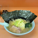 梅浜亭 - 料理写真:キャベツラーメン¥1100、中盛り¥150、のり¥100