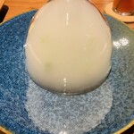 イル ネッビオ - 【写真⑤】石見ポークフィレ肉のコットと山ウド・アーティチョークのインサラータ 燻製風味