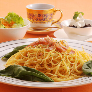 ランチメニューは和食から洋食まで様々なジャンルを多彩に提供！
