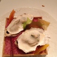 アルカナ 東京 - シャンパン泡の蒸し牡蠣