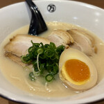 まる万ラーメン - 料理写真:白とんこつラーメン