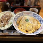 立呑み とんかつ まるや - ロースかつ丼(600円)＋セット(200円)