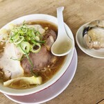 萬丸 - 料理写真:『たっぷり野菜中華そば』と『チャーシューおにぎり』