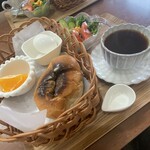 Cafe de minette - Bセットは、このパンになるようです
Aセットは、食パンみたい

焦げてるとこは、排除