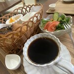 Cafe de minette - モーニングにサラダをつけるとプラス100円

　　　　　Bセット  です