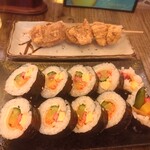 韓国居酒屋ぽちゃぽちゃ - チーズかけチキン（上）、チーズ入りキンパ（下）