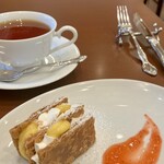 ワライカワセミ - 料理写真:紅茶(アッサム)と甘夏のミルフィーユ、どちらも単品で