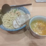 北海道らーめん奥原流 久楽 - カレーつけ麺1100円