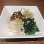 TOKYO焼肉ごぉ はなれ - ナムル盛合わせ720円