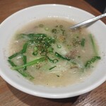 TOKYO焼肉ごぉ はなれ - 自家製にんにくスープ880円+クッパ270円
