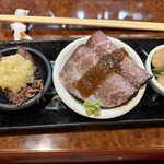 酒場わたなべ - ほたるいか生姜　ローストビーフ　鯛の卵
