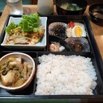 ダンテ・ジャズ喫茶 - 日替わりランチ700円(税込み、コーヒー付き)