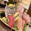 すし酒場 さんじ - 〈豪華絢爛さんじ盛り（2〜3人前）〉  
あじ、かんぱち、ぶり、サーモン、まぐろ
