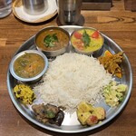 Spice Corner Benzie - 料理写真:カレー四種がけ2,350円