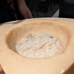 俺のフレンチ・イタリアン - 来たー！ポルチーニ茸のチーズリゾット。チーズの風味が素晴らしいです
