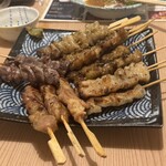 もつ鍋とごま鯖が自慢の居酒屋 個室 しろ屋 - 焼鳥5種盛り合わせ