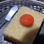 #ヒロキヤ新宿 - 断りもなく網の上に置かれた料理の皿