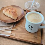 三角屋根 パンとコーヒー - CEアメリカーノ：650円、Hotソイラテ：750円、クリームパン：430