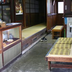 Nikendiyamochikadoyahonten - 奥にテーブルもあります