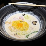 つるとんたん - ■カルボナーラのおうどん ￥1.780 (一応割り箸を置いてみました。器の大きさがわかるといいなぁ)