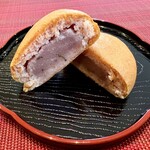 セブンイレブン - ◉ 桜まんじゅう　158円（税抜）
　☘️『なごやん』のような皮の中に、
　　刻み桜葉が入って…甘さじょっぱさが
　　良かったです♪