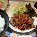 Itarian Kafe Kapuri - 「本日のランチ、６５０円」焼肉定食でした。