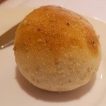 かえりやま - クラストがやや硬めの丸いパン