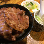 Bontemmaru - 香ばしい豚丼！おまけのテールスープが激ウマ！